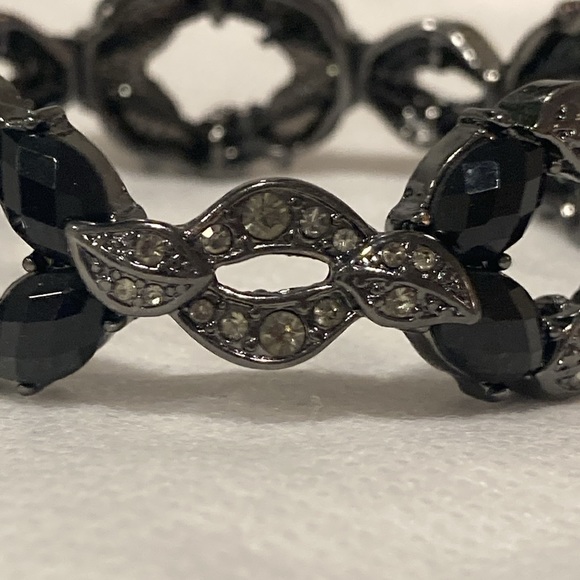 NWOT - Stretchy Black & Pewter Coloured Crystal Bead Bracelet - Picture 4 of 9